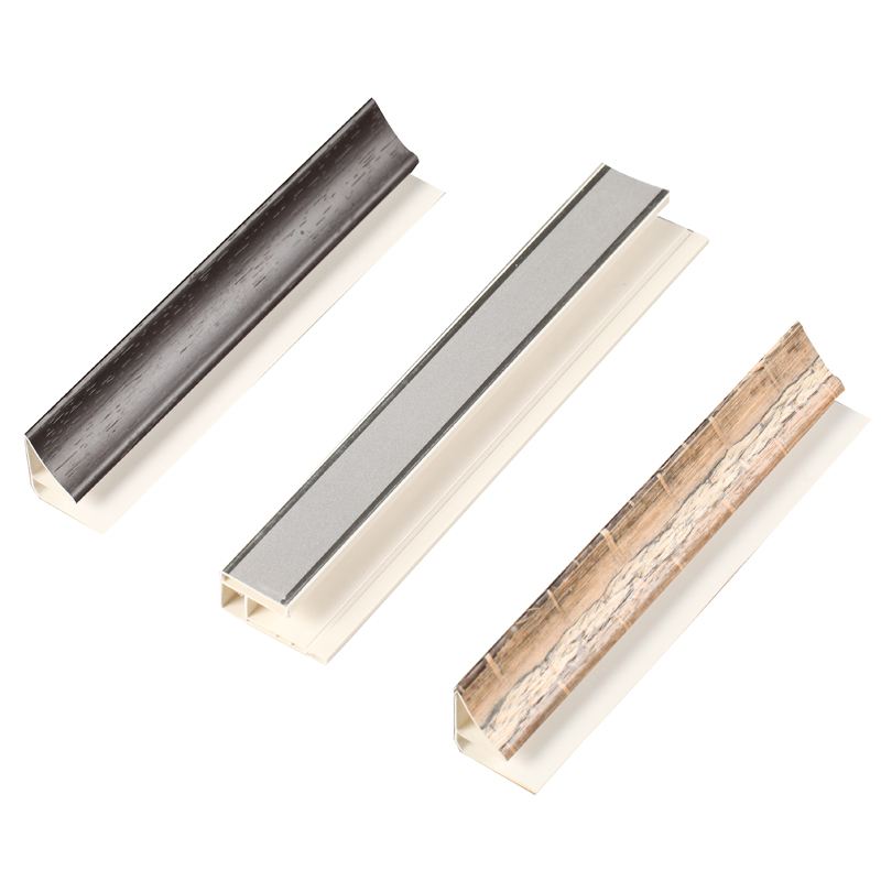Exhibiting corner trim